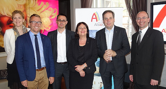 Mélanie Paul-Hus adjointe à la direction d'Atout France au Canada; Alexandre Willman responsable tourisme du Musée Unter Linden de Colmar; Jean-Claude Hager, business development manager de l'Agence d'Attractivité de l'Alsace (AAA); Marie-Reine Fischer v-p du Conseil régional d'Alsace; Philippe Choukroun, directeur général d' AAA et Jean-Christophe Harrang, responsable promotion d'AAA