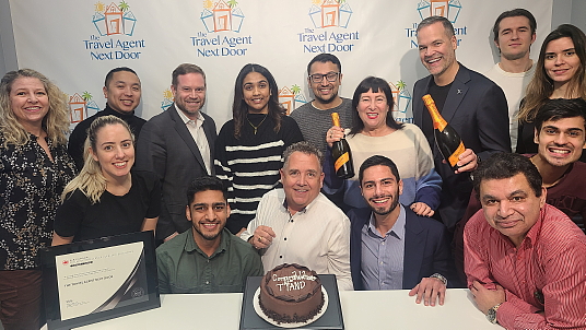 Les membres de l'équipe TTAND célèbrent leur nomination au Cercle d'excellence d'Air Canada. Les membres de l'équipe TTAND célèbrent leur nomination au Cercle d'excellence d'Air Canada.