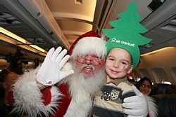 Des enfants malades rencontrent le père Noël à 6000 mètres d’altitude grâce à Air Transat et à la Fondation Rêves d’Enfants Des enfants malades rencontrent le père Noël à 6000 mètres d’altitude grâce à Air Transat et à la Fondation Rêves d’Enfants