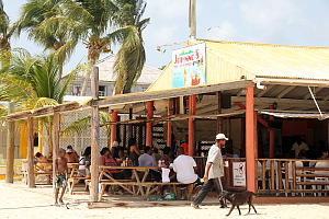 Anguilla possède plusieurs restos et bars de plage, fréquentés par les locaux et les visiteurs