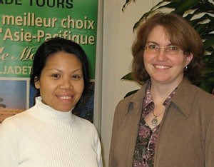 Lam Kannoungyai, agent réservations et opérations et Michèle Lord, directrice département des tours et FIT Lam Kannoungyai, agent réservations et opérations et Michèle Lord, directrice département des tours et FIT