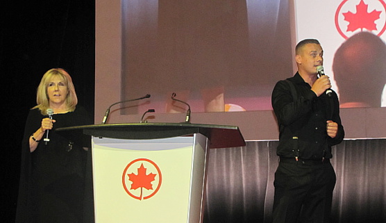 Les maîtres de cérémonie, Lorraine Mercier d'Air Canada et David Côté, de VAC. Les maîtres de cérémonie, Lorraine Mercier d'Air Canada et David Côté, de VAC.