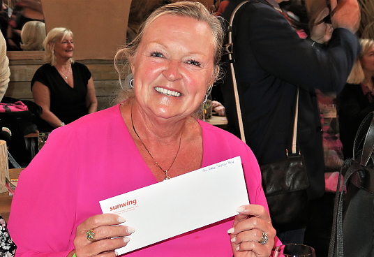 La gagnante d'un voyage pour deux en Jamaïque La gagnante d'un voyage pour deux en Jamaïque