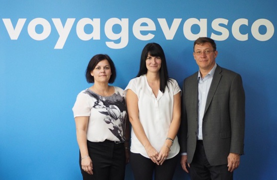 Photo prise avec les propriétaires du Groupe Atrium et de Vasco Rosemère. De gauche à droite, Isabelle Côté, Mélissa Carbone et Sylvain Lastère.