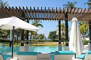 La piscine à débordement, réservée aux adultes. La piscine à débordement, réservée aux adultes.