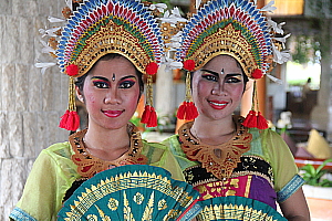 Les temples d'Ubud présentent de nombreux spectacles de danse et de musique traditionnelles