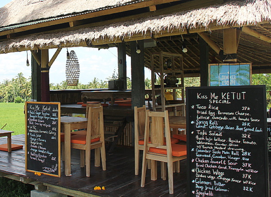 A Ubud, beaucoup de clins d'oeil au film Mange prie aime. Comme ici, avec le personnage de Ketut.