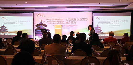 L'événement a attiré beaucoup de gens d'affaires, de plusieurs secteurs différents L'événement a attiré beaucoup de gens d'affaires, de plusieurs secteurs différents