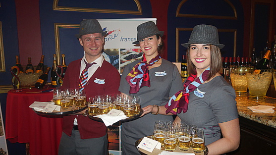 Air Canada Rouge et Atout France étaient à l'accueil : Champagne !!!