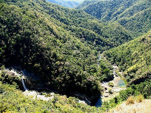 Marea del Portillo : pour les montagnes, les gens et l’histoire...  Marea del Portillo : pour les montagnes, les gens et l’histoire...
