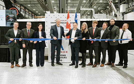 De g.à d. : Patrick Charbonneau (Ville de Mirabel), Yves Beauchamp (ADM Aéroports de Montréal), Mélissa Robitaille (Syscomax), Hugo Brouillard (Avianor), Benoit Hudon (DRAKKAR), Lucie Lecours (Députée des Plaines), Jean-Frédéric Lafaille (Développement économique Canada), Michael Collett (Air Canada), Abdulrahman Alshowaier (Groupe Mach) et Brandon Morris (Jet Blue). De g.à d. : Patrick Charbonneau (Ville de Mirabel), Yves Beauchamp (ADM Aéroports de Montréal), Mélissa Robitaille (Syscomax), Hugo Brouillard (Avianor), Benoit Hudon (DRAKKAR), Lucie Lecours (Députée des Plaines), Jean-Frédéric Lafaille (Développement économique Canada), Michael Collett (Air Canada), Abdulrahman Alshowaier (Groupe Mach) et Brandon Morris (Jet Blue).