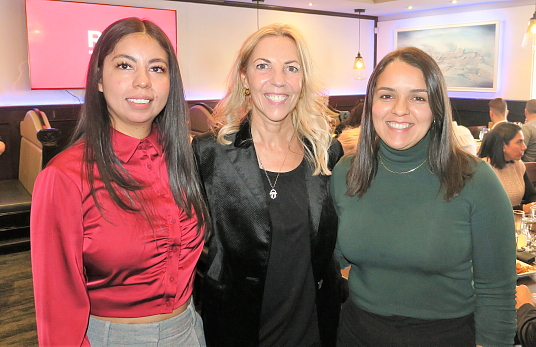 Paola Roldan, BDM de RIU au Québec et au Canada Atlantique; Lyne Chayer V-P Groupe de voyages Sunwing au Québec et Alicia Santos de RIU Paola Roldan, BDM de RIU au Québec et au Canada Atlantique; Lyne Chayer V-P Groupe de voyages Sunwing au Québec et Alicia Santos de RIU