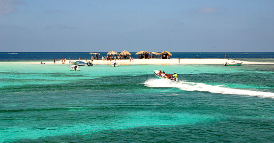 Cayo Arenas, un îlot de sable au milieu de la mer. Idéal pour s’y sentir comme Robinson Cayo Arenas, un îlot de sable au milieu de la mer. Idéal pour s’y sentir comme Robinson