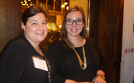 Deux membres de l'équipe d'Air Canada étaient à l'accueil Deux membres de l'équipe d'Air Canada étaient à l'accueil