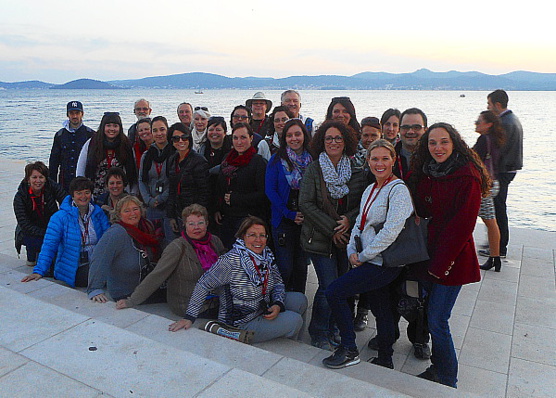 le groupe à Zadar, sur les marches des célèbres orgues marines en bordure de la mer Adriatique.