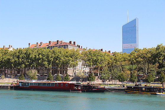 Lyon est traversée par le  Rhône, qui demeure un de ses beaux atouts