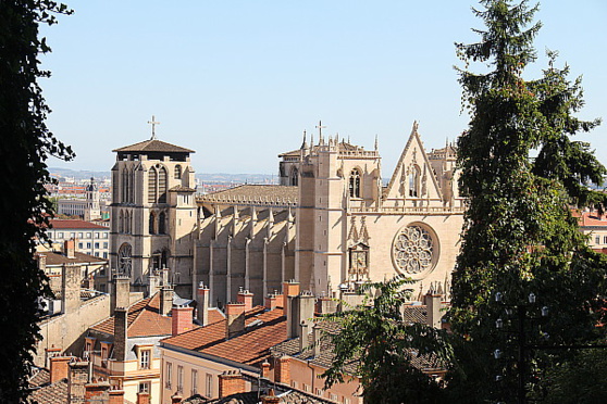 La cathédrale Saint-Jean et le vieux Lyon, vus du Jardin du Rosaire