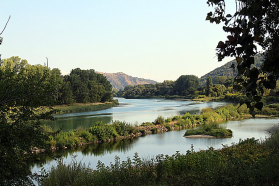 En Ardèche, l'itinéraire traverse des paysages plus sauvages