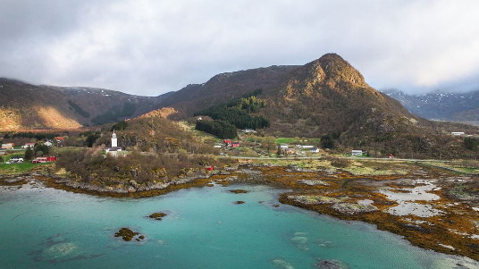 Myklevik Gård dans les Lofoten, où les clients pourront profiter d’un dîner de la ferme à la table et en apprendre davantage sur l’initiative zéro déchet alimentaire comestible de Hurtigruten. Photo : Kristian Dale. Myklevik Gård dans les Lofoten, où les clients pourront profiter d’un dîner de la ferme à la table et en apprendre davantage sur l’initiative zéro déchet alimentaire comestible de Hurtigruten. Photo : Kristian Dale.