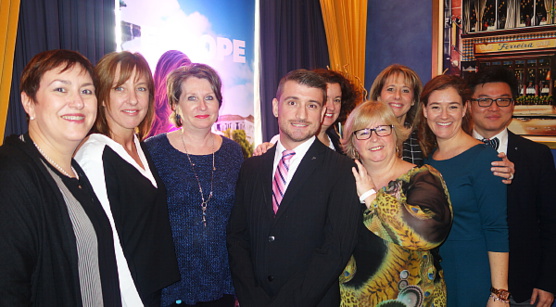 L'équipe de Transat:de gauche à droite; Pascale Carillo; Sylvie Murdock; Nathalie Dunn; Alex Brien; Geneviève Lebrun; Manon Doucet; Louise Fecteau; Debbie Cabana et Ken Che L'équipe de Transat:de gauche à droite; Pascale Carillo; Sylvie Murdock; Nathalie Dunn; Alex Brien; Geneviève Lebrun; Manon Doucet; Louise Fecteau; Debbie Cabana et Ken Che