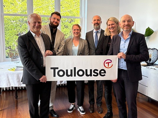 Marc Farré, Directeur délégué au Comité régional du tourisme et des loisirs d'Occitanie Arthur Mercier, Chargé de promotion commerciale import pour Aéroport Toulouse-Blagnac Marine Esch, Chargée de relations presse chez Toulouse Team (ex-Agence d'attractivité de Toulouse Métropole) Thomas Gérard, responsable service attractivité et expérience client, Aéroport Toulouse-Blagnac Marine Brunet-Modeste, Chargée de Promotion Tourisme Loisirs - Toulouse Team office de tourisme Patrice Vassal, Directeur Général - Toulouse Team, l'agence d'attractivité de Toulouse Métropole Marc Farré, Directeur délégué au Comité régional du tourisme et des loisirs d'Occitanie Arthur Mercier, Chargé de promotion commerciale import pour Aéroport Toulouse-Blagnac Marine Esch, Chargée de relations presse chez Toulouse Team (ex-Agence d'attractivité de Toulouse Métropole) Thomas Gérard, responsable service attractivité et expérience client, Aéroport Toulouse-Blagnac Marine Brunet-Modeste, Chargée de Promotion Tourisme Loisirs - Toulouse Team office de tourisme Patrice Vassal, Directeur Général - Toulouse Team, l'agence d'attractivité de Toulouse Métropole