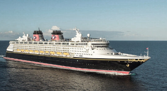 Le Disney Magic navigue au départ de Port Canaveral Le Disney Magic navigue au départ de Port Canaveral
