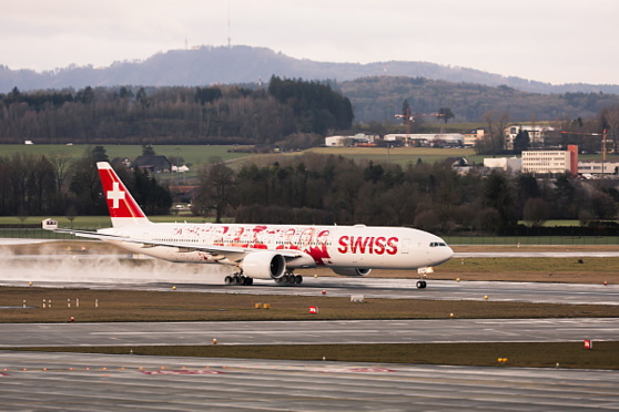 SWISS dédie son premier Boeing 777 à ses collaborateurs
