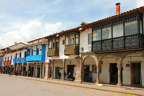 Cusco possède un grand nombre de bâtiments de l'époque coloniale espagnole Cusco possède un grand nombre de bâtiments de l'époque coloniale espagnole
