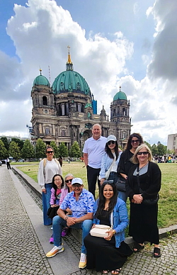 La liaison Toronto-Berlin d'Air Transat prend son envol grâce à un voyage de familiarisation réussi La liaison Toronto-Berlin d'Air Transat prend son envol grâce à un voyage de familiarisation réussi