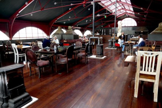 le centre culturel Hard-Club et son resto-bar alternatif le centre culturel Hard-Club et son resto-bar alternatif