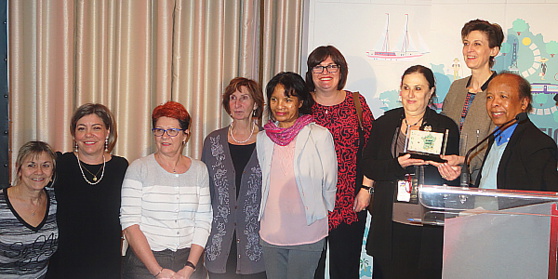 Des membres de Réseau Ensemble prennent réception du trophée du meilleur partenaire ayant collaboré avec Atout France au cours de 2015 Des membres de Réseau Ensemble prennent réception du trophée du meilleur partenaire ayant collaboré avec Atout France au cours de 2015