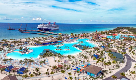 Carnival Cruise Line célèbre la toute première journée « Double Fun » avec deux navires à Celebration Key