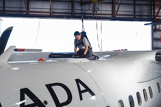 Air Canada rehausse l'expérience des vols régionaux avec des prestations à bord des appareils Q400 repensées pour un nouveau confort