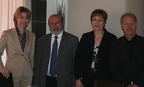 Caroline Putnoki, Directrice adjointe Maison de la France Canada, Louis Luccini, Président CRT d'Aquitaine, Brigitte Boch, Directrice CRT d'Aquitaine et Denis Codère, vice-président commercialisation Québec Vacances Transat - en rencontre de presse, h