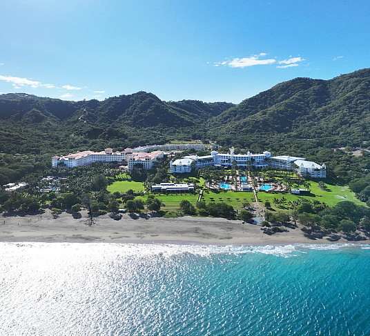 Le Riu Guanacaste rouvrira après des travaux de rénovation, donnant aux clients de Vacances Sunwing l’accès à des installations et des commodités rafraîchies Le Riu Guanacaste rouvrira après des travaux de rénovation, donnant aux clients de Vacances Sunwing l’accès à des installations et des commodités rafraîchies