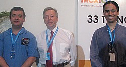 André Vallerand, entouré de Roberto Gonzales du CPTM à Montréal et de Cesar Castaneda directeur au CED et ex directeur du CPTM à Montréal et Toronto