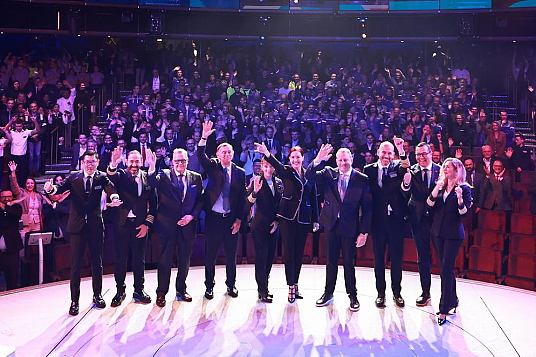 Celebrity Cruises prend livraison de Celebrity Xcel et présente Celebrity Xcite Celebrity Cruises prend livraison de Celebrity Xcel et présente Celebrity Xcite