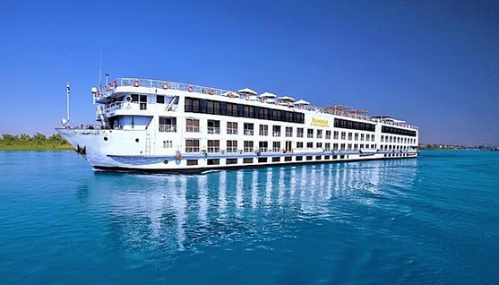 Un bateau de croisière sur le Nil prend feu avec des centaines de touristes à bord