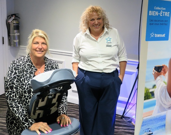 Marjorie Larose de Transat et une cliente de la collection '' bien être ''