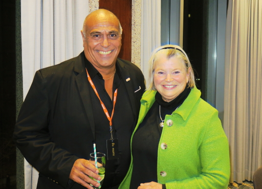 le ministre du Tourisme de Cuba donne officiellement le coup d’envoi de la saison hivernale à Montréal devant 150 invités lors de sa Fiesta Cubana!