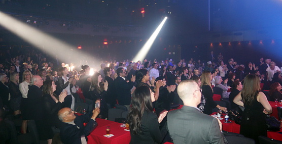 Une ovation debout pour Colin Hunter Une ovation debout pour Colin Hunter