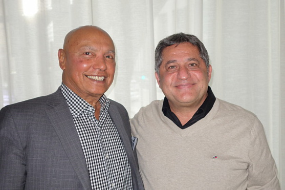 Colin Hunter président fondateur et Sam Char directeur exécutif du Groupe de Voyages Sunwing Colin Hunter président fondateur et Sam Char directeur exécutif du Groupe de Voyages Sunwing