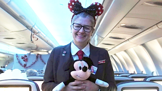 Air Canada met en vedette le programme Voyage de rêves et les milliers de bénévoles y compris les employés qui lui donnent vie dans sa publicité des Fêtes