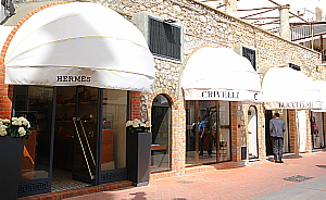 Les boutiques haut de gamme dominent, au coeur de Capri