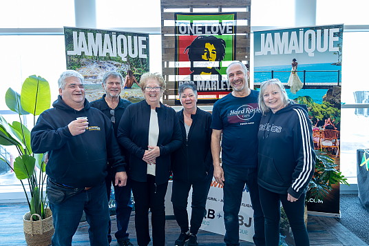 Vacances Sunwing célèbre le retour du vol direct entre Québec et Montego Bay