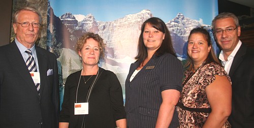 Klaus W. Roth, Jenny Dunbar, Marney St-John, Maude Laliberté et Claude Noel, de Travel Alberta.