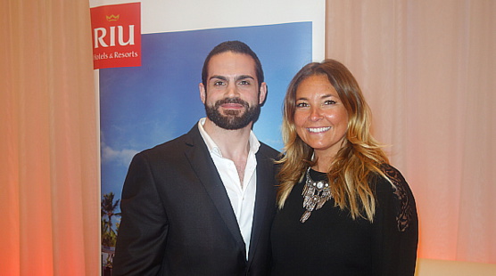 Le coordonnateur aux ventes de Groupe de Voyages Sunwing et Sandra Malette représentante des hôtels RIU au Québec.