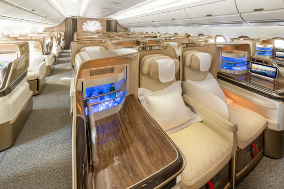 Cabine Classe Affaires (cr. Emirates) Cabine Classe Affaires (cr. Emirates)