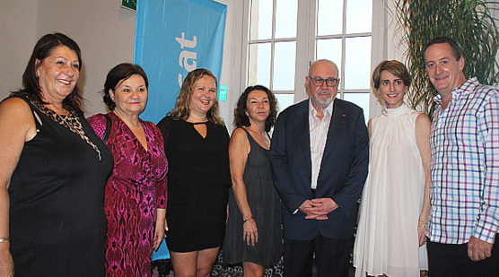L'Équipe de Transat entourant le président et chef de la direction de Transat A.T., Jean-Marc Eustache, lors de l'édition 2016 du FIT Cuba. L'Équipe de Transat entourant le président et chef de la direction de Transat A.T., Jean-Marc Eustache, lors de l'édition 2016 du FIT Cuba.