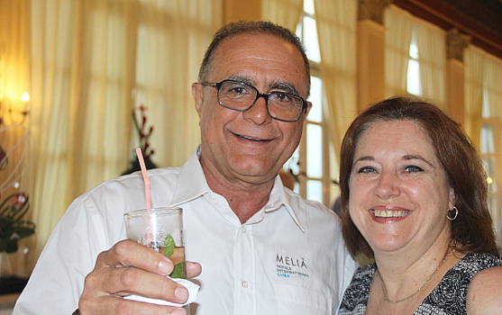Narcisso Sotolongo (sous-directeur marketing et ventes pour Melia Cuba) et Nathalie Thériault (directrice produits au groupe Transat)